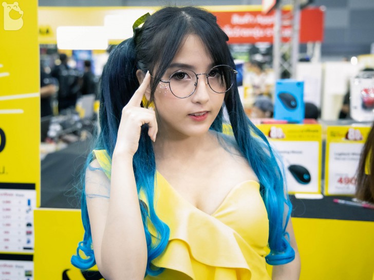 พาส่องพริตตี้สาวสวยภายในงาน COMMART JOY 2019