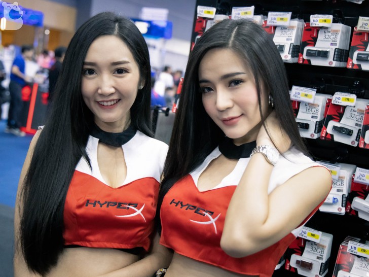 พาส่องพริตตี้สาวสวยภายในงาน COMMART JOY 2019