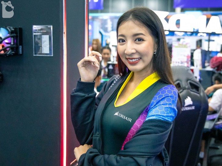 พาส่องพริตตี้สาวสวยภายในงาน COMMART JOY 2019