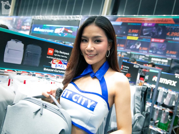 พาส่องพริตตี้สาวสวยภายในงาน COMMART JOY 2019