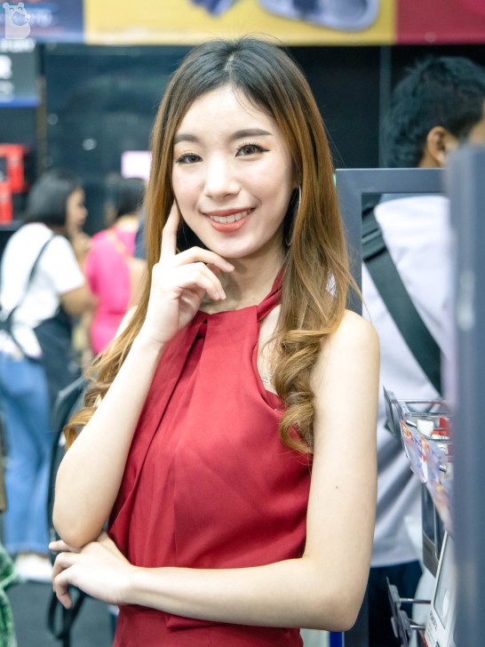 พาส่องพริตตี้สาวสวยภายในงาน COMMART JOY 2019