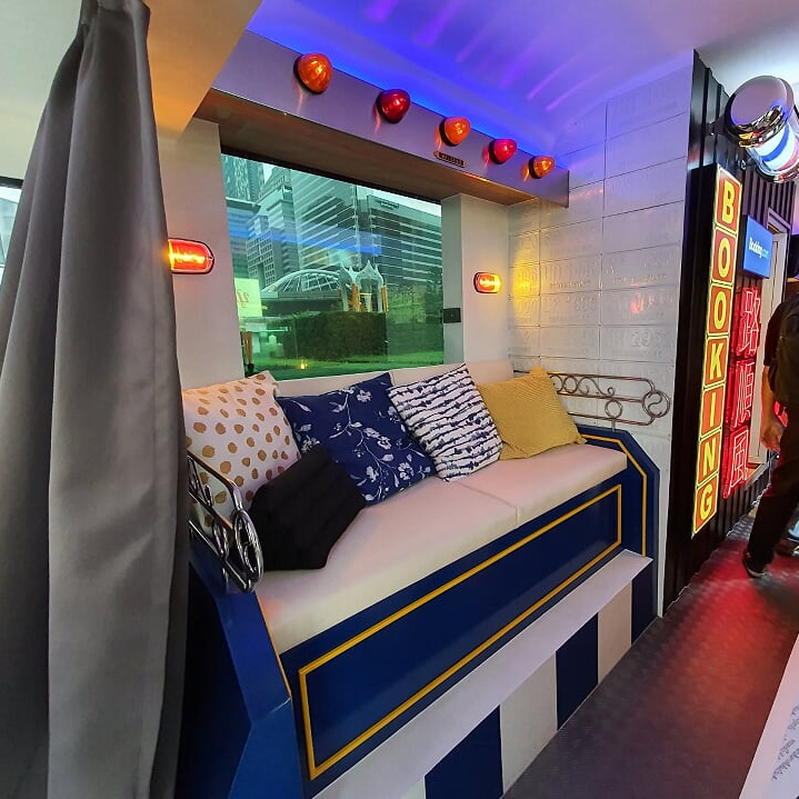 บริษัท Booking.com เปิดตัว Bangkok Booking Bus รถบัสพักได้