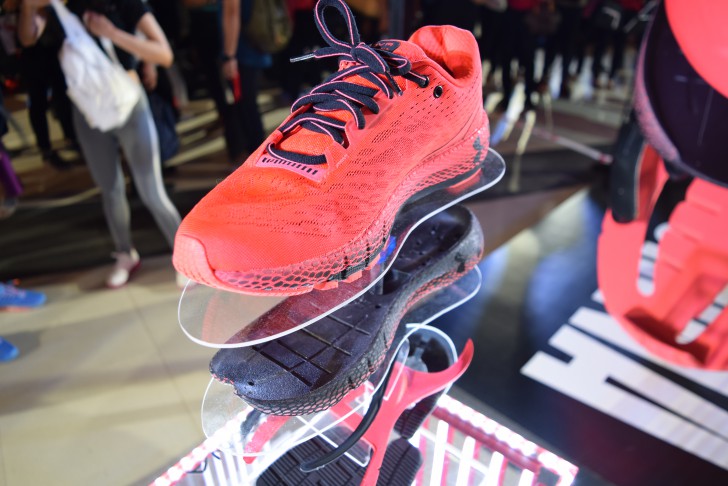 UA HOVR Machina รองเท้าวิ่งฝังชิป สอนวิ่งแบบเรียลไทม์ จาก Under Armour