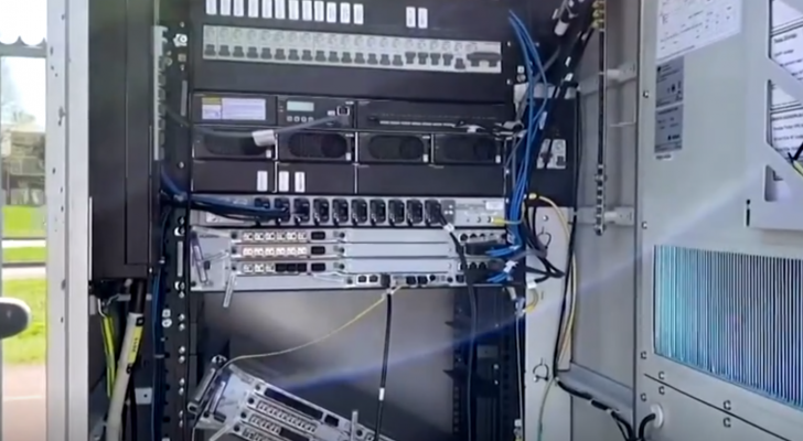 เอากับเขาด้วย ! ชาวเนเธอร์แลนด์ทำลายเสา 5G ตามอังกฤษ พ่นข้อความประท้วงต่อต้าน 