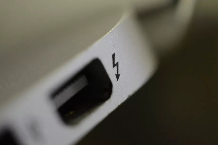 นักวิจัย พบช่องโหว่ใหม่ในพอร์ต Thunderbolt แฮกคอมได้ใน 5 นาที
