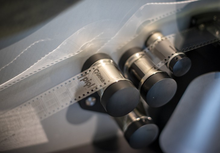 GitHub นำโค้ดโอเพนซอร์สใส่ฟิล์ม ฝังที่ขั้วโลกเหนือแล้ว ตั้งเป้าเก็บ 1,000 ปี เพื่อคนยุคหลัง