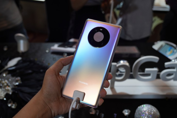 เปิดราคาไทย! HUAWEI Mate 40 5G จำหน่ายแล้ววันนี้ ในราคา 34,990 บาท พร้อมของแถมเกินคุ้ม!