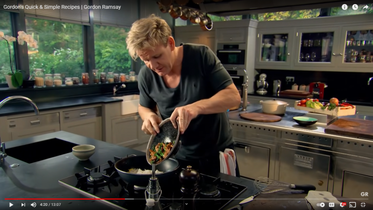 YouTube ทดสอบเพิ่มฟีเจอร์ ไอคอน Shopping bag ซื้อสินค้าผ่านคลิปวิดีโอได้เลย