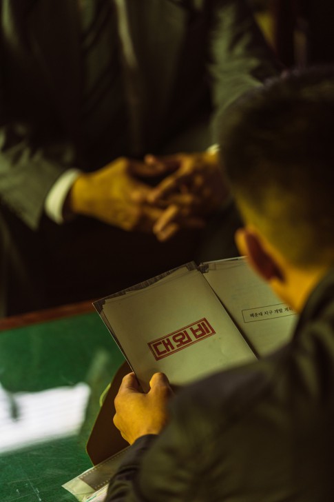 เดือดเอกฉันท์แบบไม่มีใครค้าน! ภาพยนตร์เกาหลีเปิดรีวิวมาดีที่สุดแห่งปี “The Devil’s Deal ดีลนรกคนกินชาติ” เตรียมเปิดโปงความชั่วสุดมันส์ ระทึกแบบลืมหายใจ 27 เมษายนนี้ ในโรงภาพยนตร์