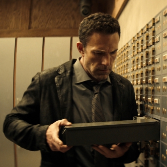 “เบน แอฟแฟล็ค” ต้องหยุดแผนโจรกรรมที่โลกไม่เคยเห็น!  จุดชนวนความมันส์ไปกับ สกู๊ปพิเศษ “เปิดเกมปล้น กลบงการจิต”