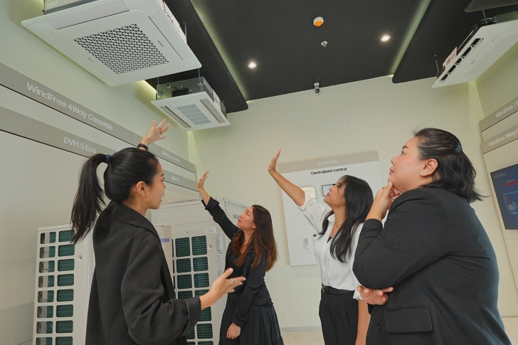 พาชม Samsung Business Experience Studio สำหรับลูกค้าองค์กร ใหญ่ที่สุดในเอเชียตะวันออกเฉียงใต้ และโอเชียเนีย พาชม Samsung Business Experience Studio สำหรับลูกค้าองค์กร ใหญ่ที่สุดในเอเชียตะวันออกเฉียงใต้ และโอเชียเนีย