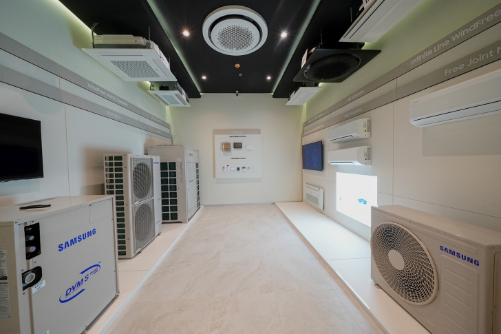 พาชม Samsung Business Experience Studio สำหรับลูกค้าองค์กร ใหญ่ที่สุดในเอเชียตะวันออกเฉียงใต้ และโอเชียเนีย พาชม Samsung Business Experience Studio สำหรับลูกค้าองค์กร ใหญ่ที่สุดในเอเชียตะวันออกเฉียงใต้ และโอเชียเนีย