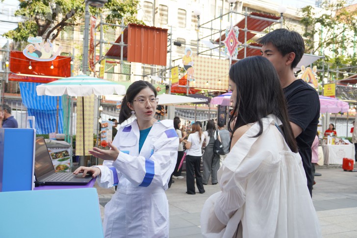 Thaiware เยี่ยมชมบูธ Canva ในงาน Bangkok Design Week 2026 : Design S/O/S