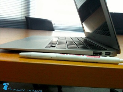 Macbook Air กับความล้ำสมัยกับความบางไม่ถึง 2 cm.