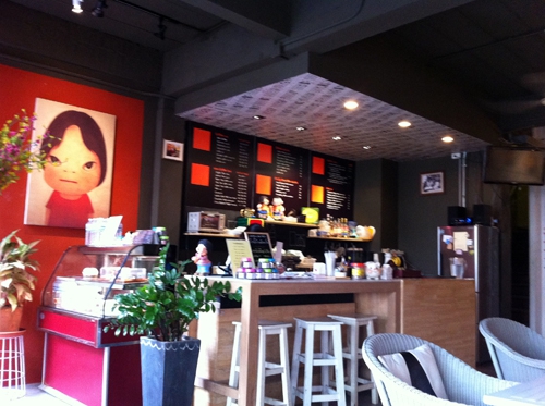 จิบกาแฟ เล่น Ukulele ที่ร้าน Ukucafe