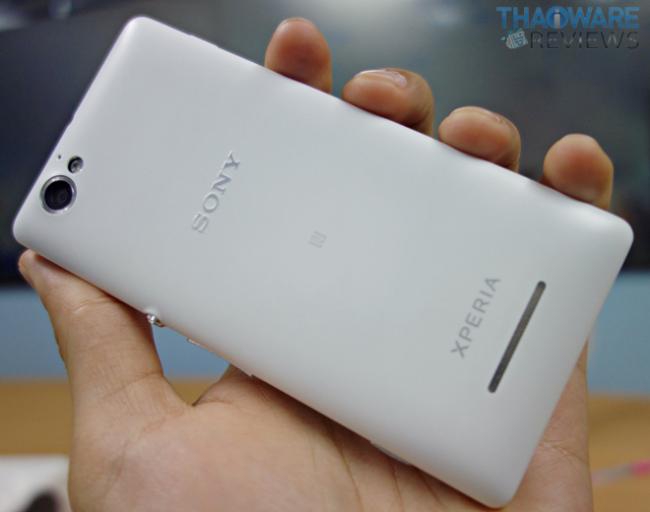 ตัวเครื่อง Xperia M_04