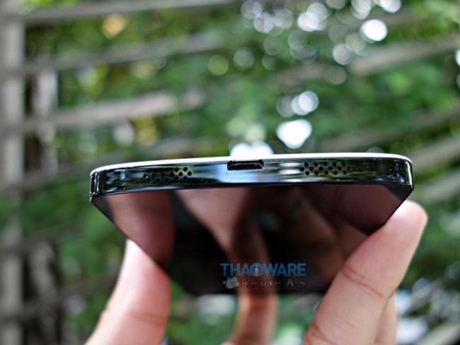 ด้านล่าง Nexus 5