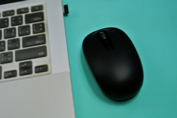 microsoft-wireless-mobile-mouse-1850-right