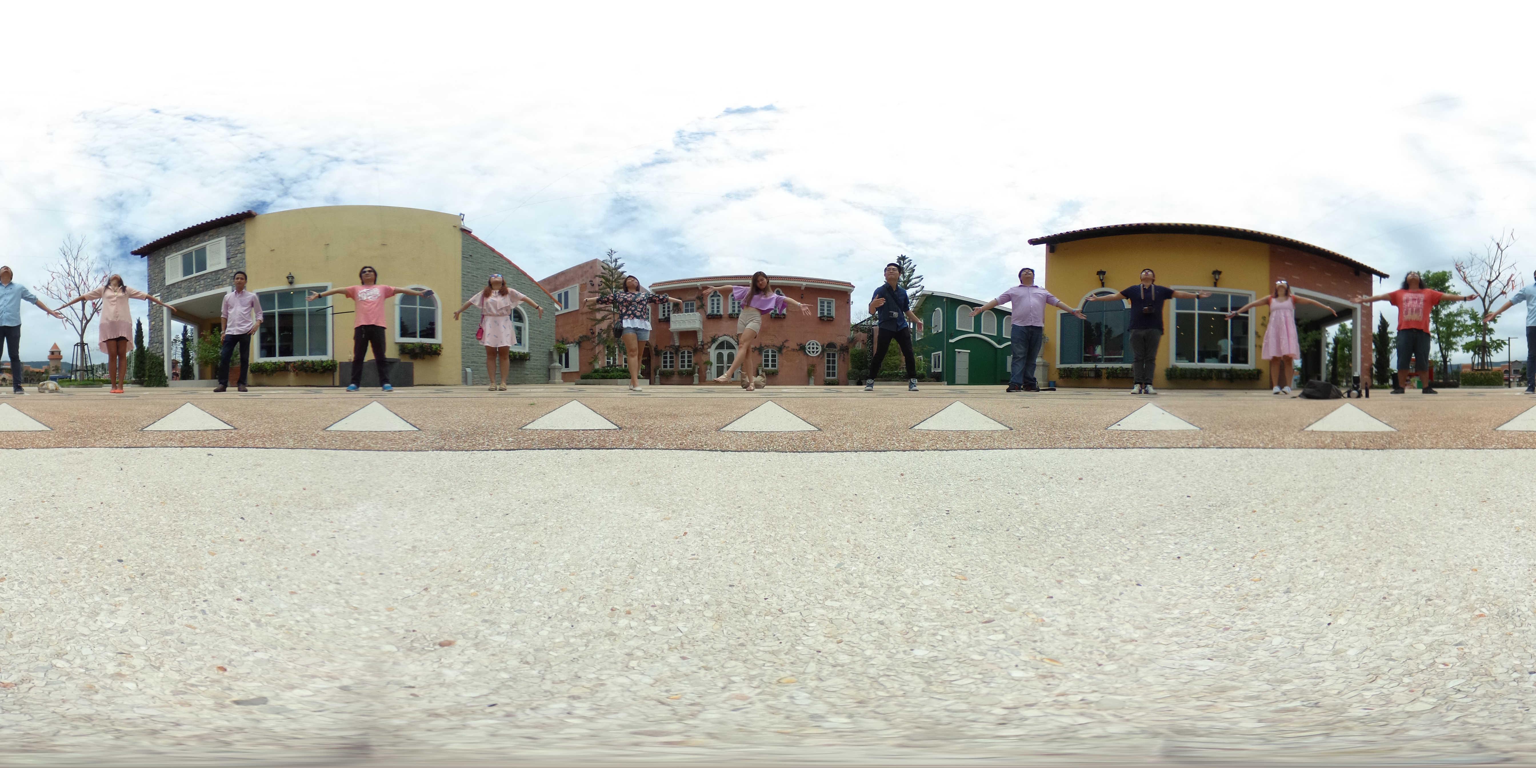 RICOH THETA S Camera 360 เพียงแชะเดียวก็สามารถเก็บภาพได้ทุกมุม หมุนดูได้ทุกองศา RICOH THETA S Camera 360 เพียงแชะเดียวก็สามารถเก็บภาพได้ทุกมุม หมุนดูได้ทุกองศา