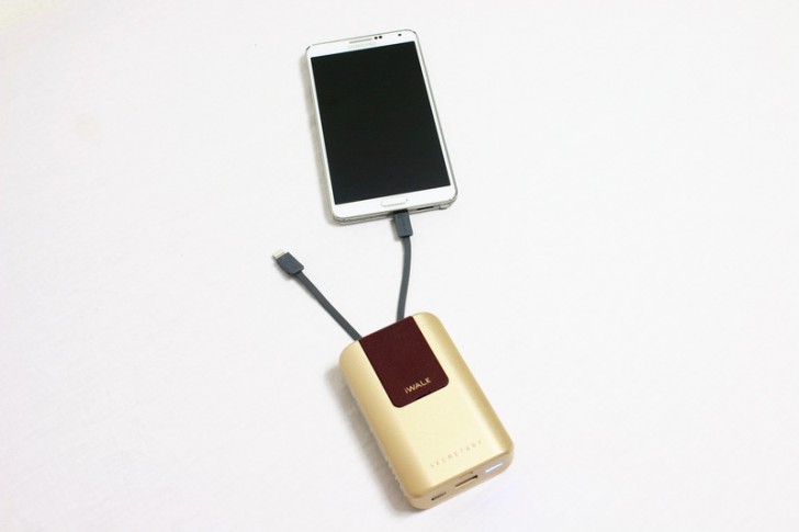 iWALK แบตฯ สำรองที่มาพร้อมกับสายชาร์จในตัวและเสียงแจ้งเตือนการใช้งาน