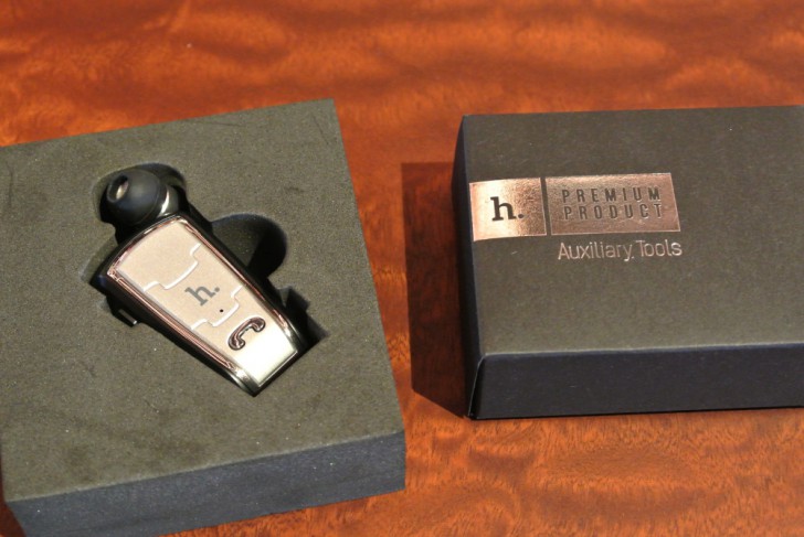 คุยเพลิน ผ่านหูฟัง Bluetooth เก็บสายได้ในตัว Hoco E4 Retractable Clip-On Bluetooth Headset