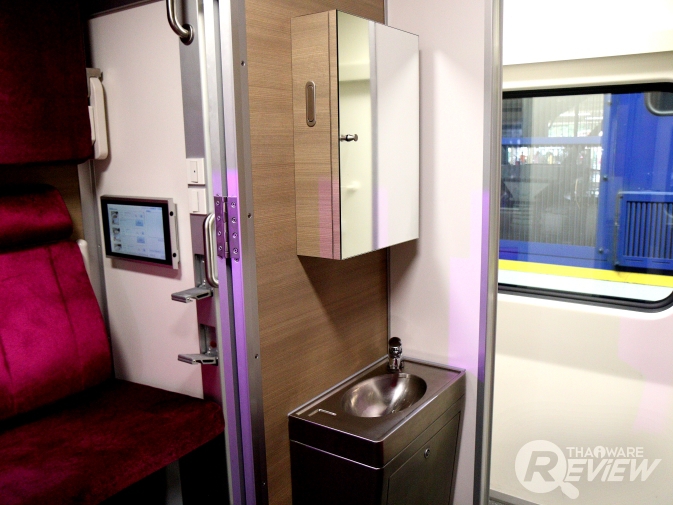 พานั่งรถไฟด่วนพิเศษขบวนใหม่ของ การรถไฟแห่งประเทศไทย