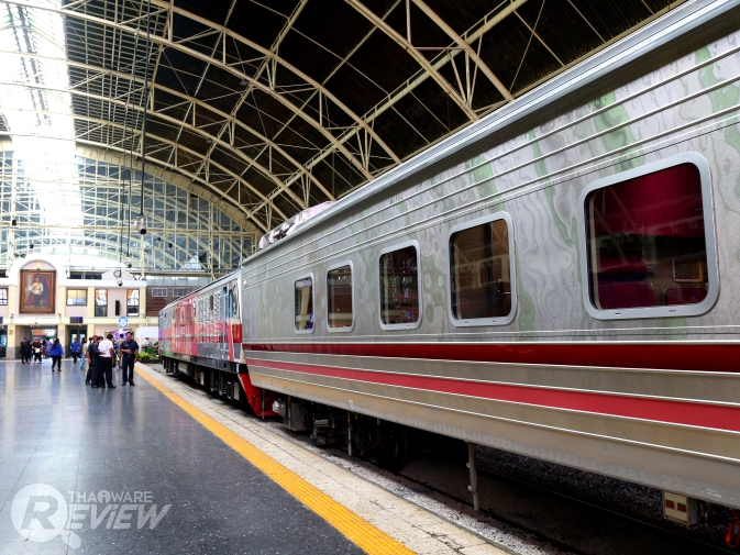 พานั่งรถไฟด่วนพิเศษขบวนใหม่ของ การรถไฟแห่งประเทศไทย