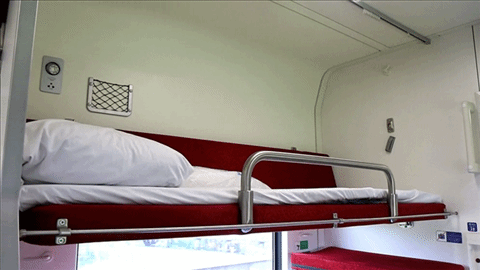 พานั่งรถไฟด่วนพิเศษขบวนใหม่ของ การรถไฟแห่งประเทศไทย