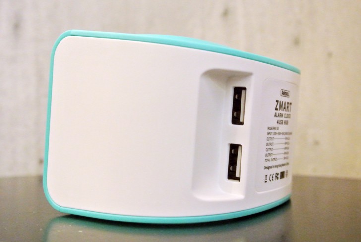 สะดวกกับการดูเวลา พร้อมชาร์จไฟ ผ่านนาฬิกาปลุกพร้อม USB ชาร์จ Remax Hub Alarm Clock 4 USB