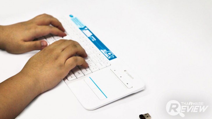 Logitech Wireless Touch Keyboard K400 Plus คีย์บอร์ดไร้สายพร้อมทัชแพด ในขนาดพกพา
