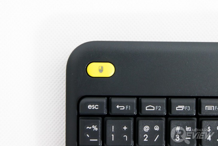 Logitech Wireless Touch Keyboard K400 Plus คีย์บอร์ดไร้สายพร้อมทัชแพด ในขนาดพกพา