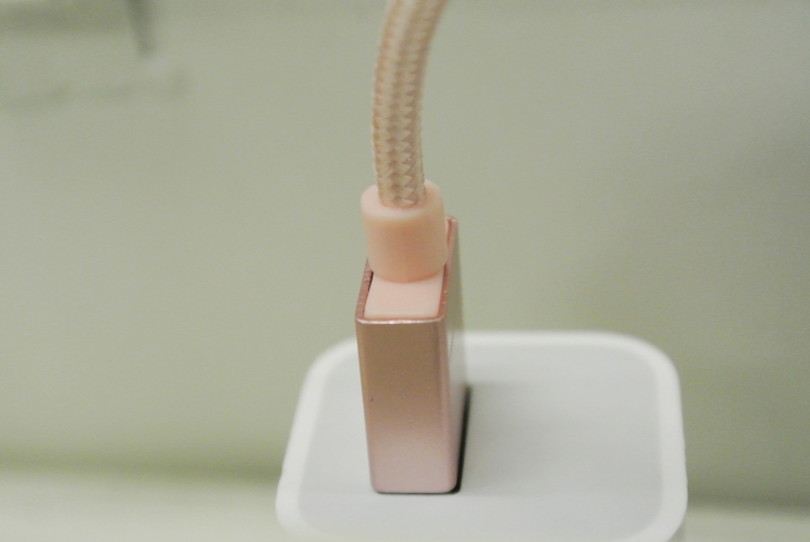 พกสายเดียวจบ WSKEN M-cable 2 in 1 ชาร์จได้ทั้ง iPhone iPad และ Android