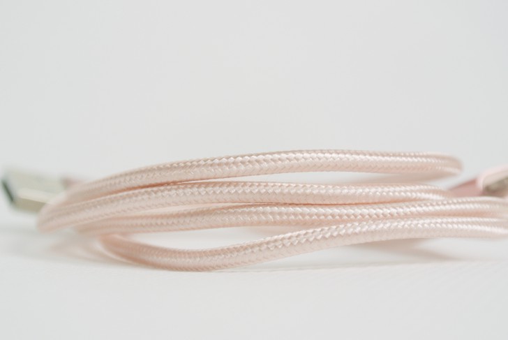 พกสายเดียวจบ WSKEN M-cable 2 in 1 ชาร์จได้ทั้ง iPhone iPad และ Android ภายในหัวเดียว