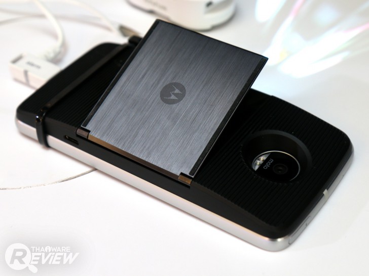 สัมผัสแรก สมาร์ทโฟนตระกูล Moto Z ที่เปลี่ยนเป็นผู้ช่วยมืออาชีพได้ด้วย Moto Mods