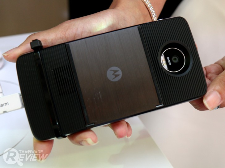 สัมผัสแรก สมาร์ทโฟนตระกูล Moto Z ที่เปลี่ยนเป็นผู้ช่วยมืออาชีพได้ด้วย Moto Mods