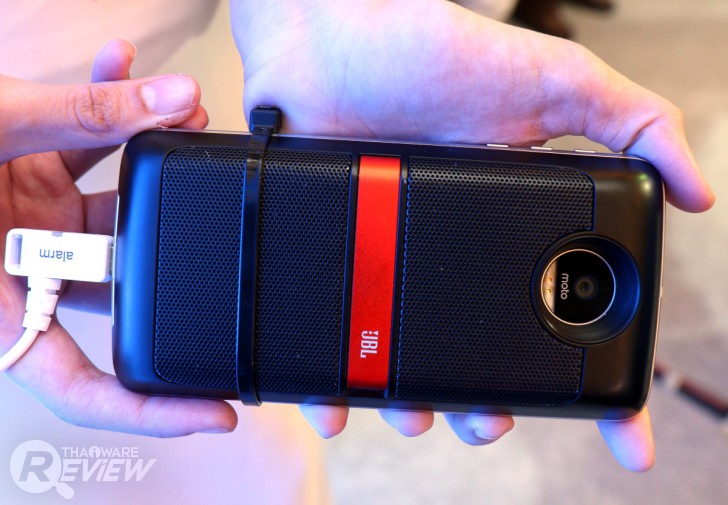 สัมผัสแรก สมาร์ทโฟนตระกูล Moto Z ที่เปลี่ยนเป็นผู้ช่วยมืออาชีพได้ด้วย Moto Mods