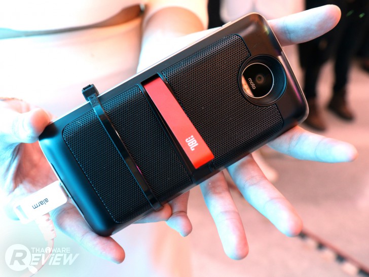 สัมผัสแรก สมาร์ทโฟนตระกูล Moto Z ที่เปลี่ยนเป็นผู้ช่วยมืออาชีพได้ด้วย Moto Mods