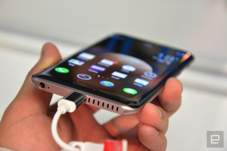 Huawei Honor Magic สมาร์ทโฟนจอโค้ง พร้อมจุดเด่น Magic Live ผู้ช่วยอัจฉริยะ [แปล]