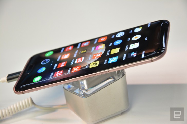 Huawei Honor Magic สมาร์ทโฟนจอโค้ง พร้อมจุดเด่น Magic Live ผู้ช่วยอัจฉริยะ [แปล]