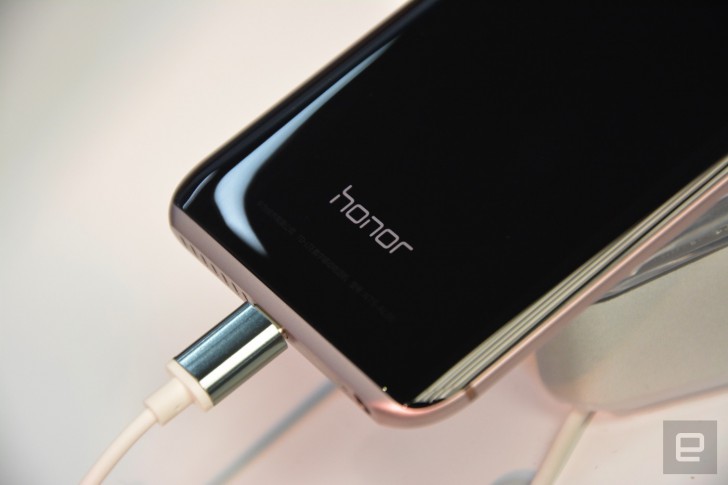 Huawei Honor Magic สมาร์ทโฟนจอโค้ง พร้อมจุดเด่น Magic Live ผู้ช่วยอัจฉริยะ [แปล]