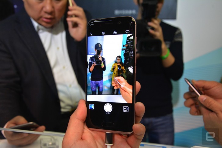 Huawei Honor Magic สมาร์ทโฟนจอโค้ง พร้อมจุดเด่น Magic Live ผู้ช่วยอัจฉริยะ [แปล]