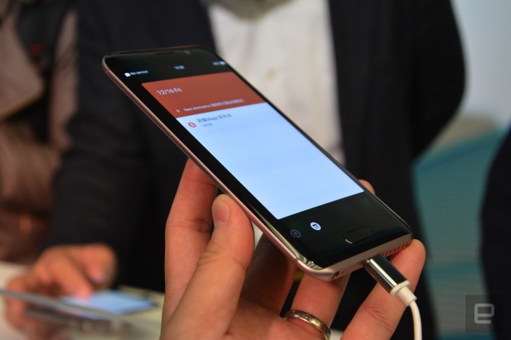 Huawei Honor Magic สมาร์ทโฟนจอโค้ง พร้อมจุดเด่น Magic Live ผู้ช่วยอัจฉริยะ [แปล]