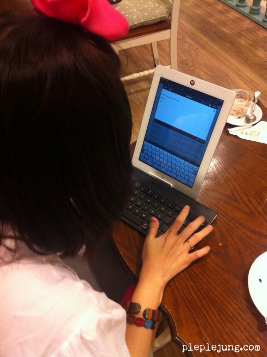 เพิ่มพลังการทำงานด้วย Logitech Keyboard for iPad ช่วยให้การพิมพ์เป็นเรื่องง่ายขึ้น