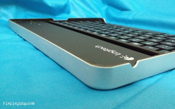 ความสามารถทีแตกต่างของ Logitech Keyboard for iPad2 และ iPad1