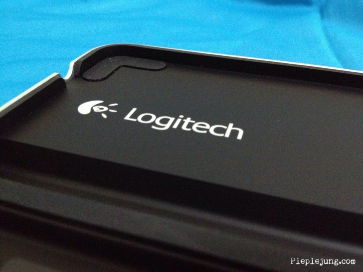 ความสามารถทีแตกต่างของ Logitech Keyboard for iPad2 และ iPad1