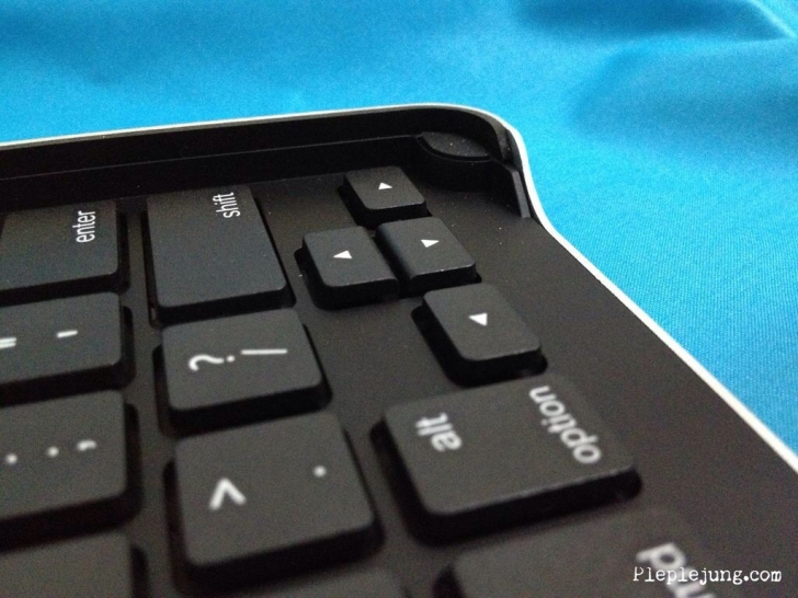 ความสามารถทีแตกต่างของ Logitech Keyboard for iPad2 และ iPad1