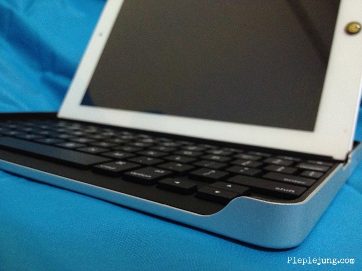 ความสามารถทีแตกต่างของ Logitech Keyboard for iPad2 และ iPad1