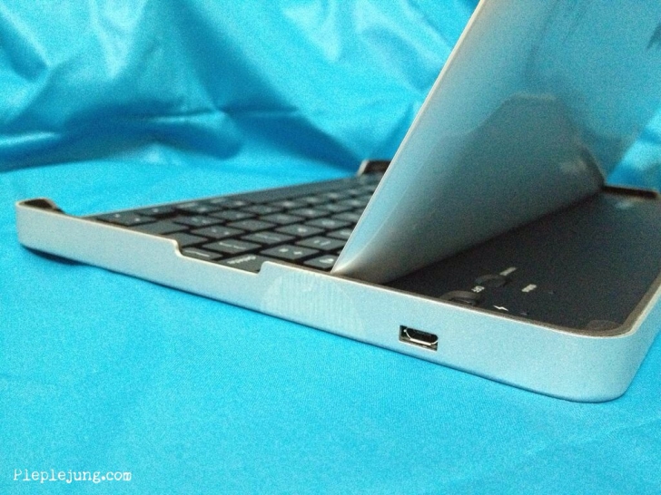 ความสามารถทีแตกต่างของ Logitech Keyboard for iPad2 และ iPad1