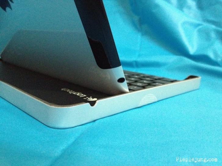 ความสามารถทีแตกต่างของ Logitech Keyboard for iPad2 และ iPad1