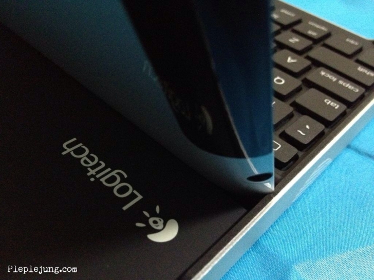 ความสามารถทีแตกต่างของ Logitech Keyboard for iPad2 และ iPad1